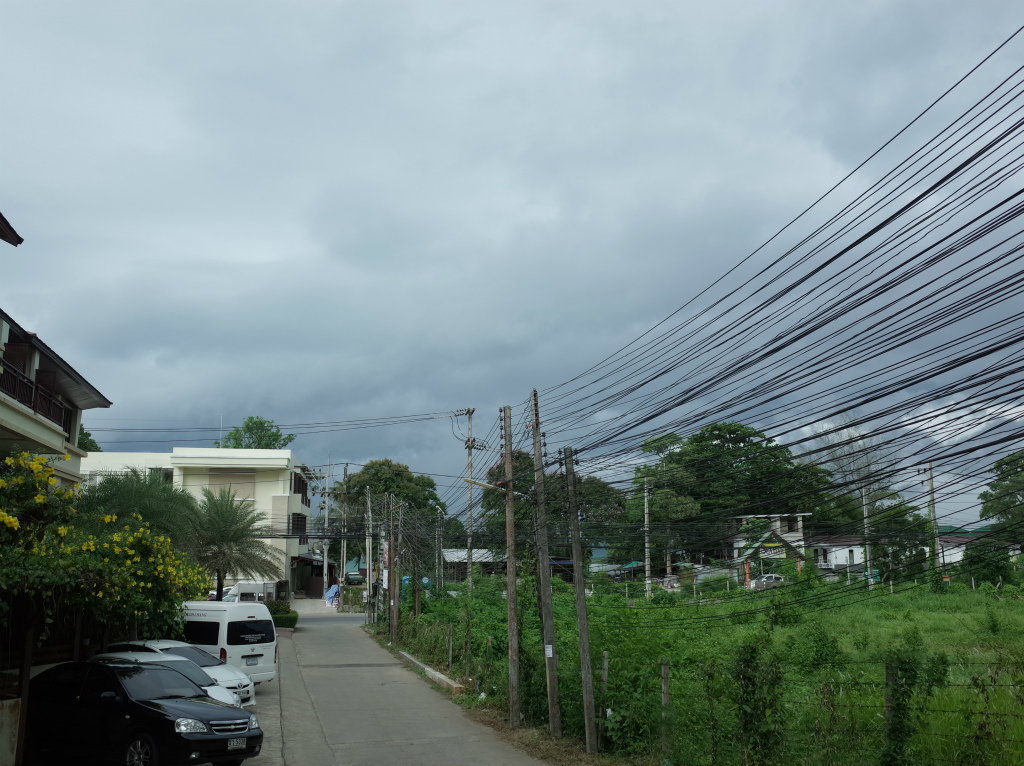 サイカオビーチ方向は黒雲
