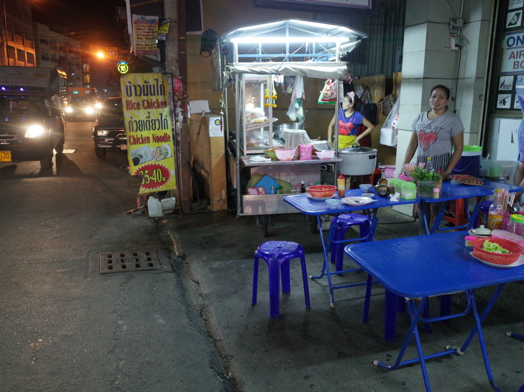 ソイ・ブアカーオのカオマンガイ屋台