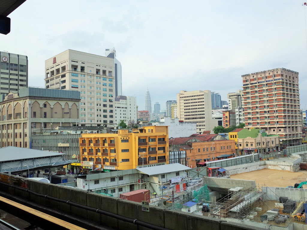 パサール・スニ駅よりペトロナスタワー
