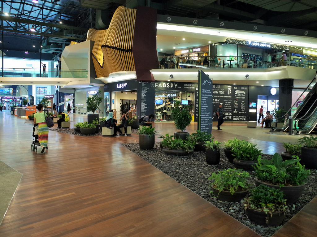 ミッドバレーのメガモールの中