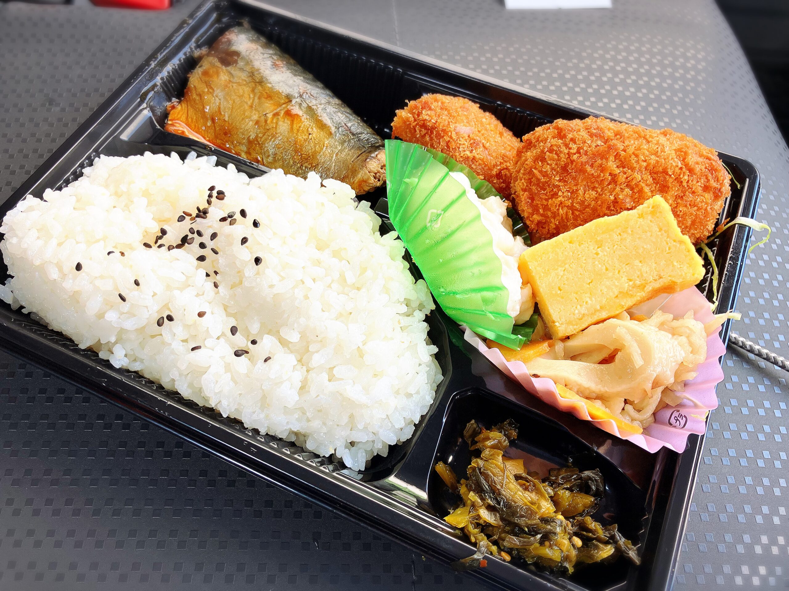 三丁目のお弁当屋すまいるの日替わり弁当800円