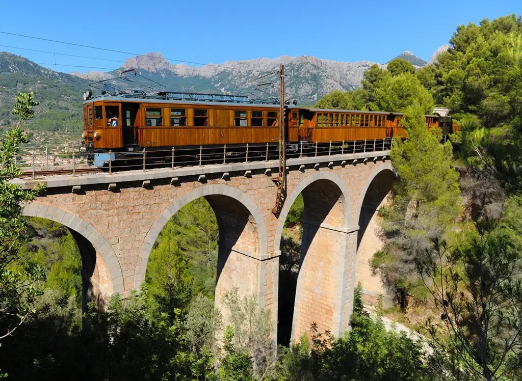 Tren y valle de Sóller