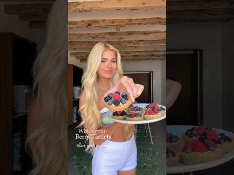 Healthified Berry Tartlets 🍓210kcal each – so yummy & light for summer! #pamapp