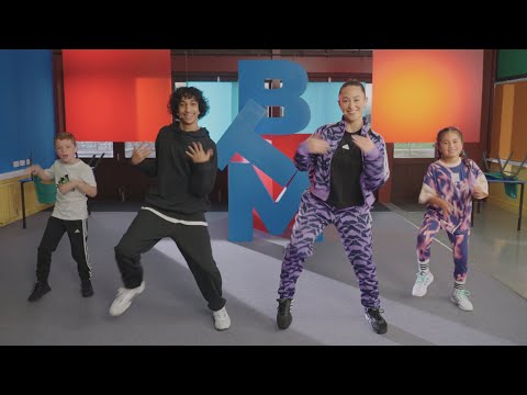 BORN TO MOVE 31 | School Years (6-7 year olds) | Beach Party