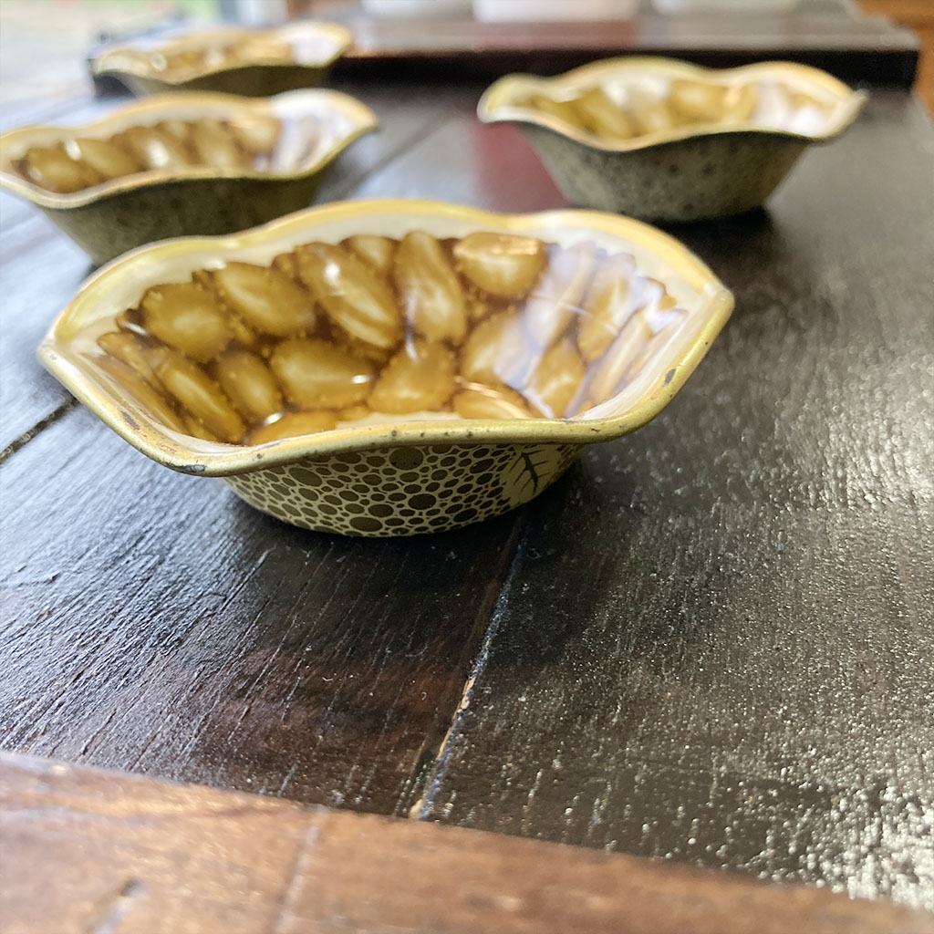 アメリカンヴィンテージ食器「ミスターピーナッツ」のブリキ皿