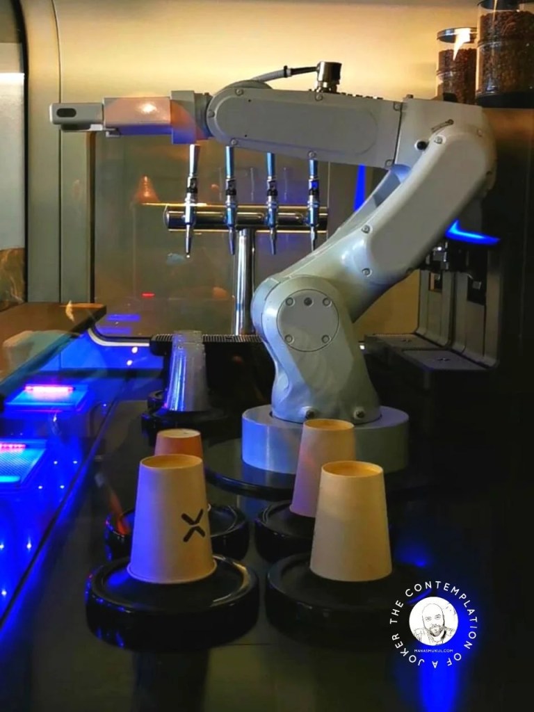 Museum of the Future - the most beautiful building on Earth Robot