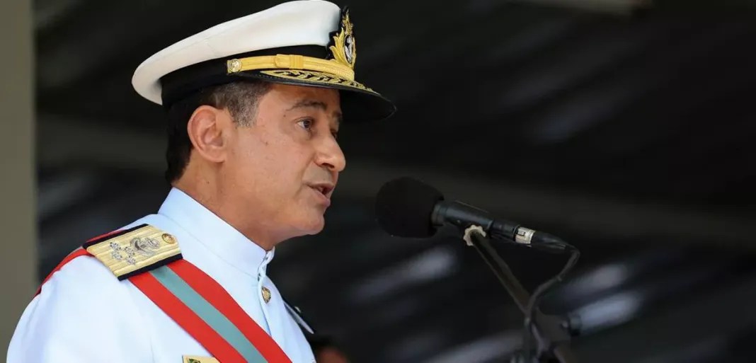 Marinha se recusa a antecipar troca de comando e gera impasse com futuro governo Lula