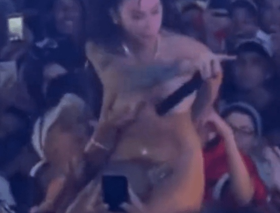 Mc Pipokinha é assediada durante próprio show 