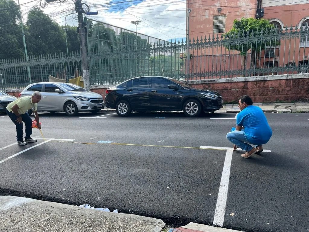 Ageman fiscaliza tamanho de vagas do Zona Azul no Centro