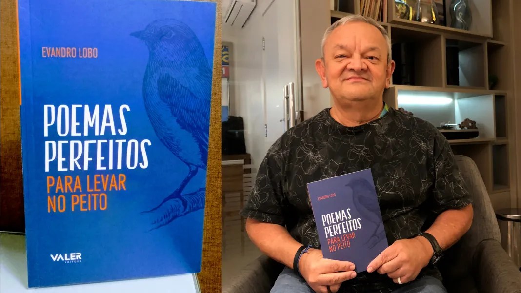 “POEMAS PERFEITOS PRA LEVAR NO PEITO” Poeta e jornalista amazonense lança primeiro livro solo