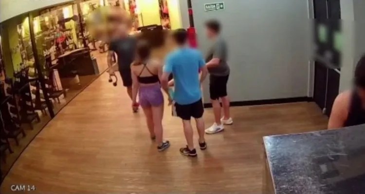 PM surta e agride jovem em academia