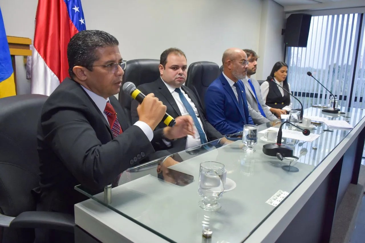 Deputado João Luiz: Diálogo é a ponte para um mundo diferente e melhor durante a instalação da Comissão de Educação da Aleam