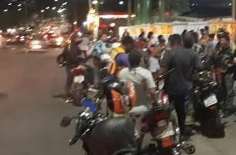 Jovem é assassinado após sair de supermercado com a família em Manaus