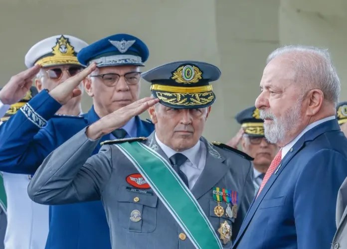 Lula faz trocas em cargos das Forças Armadas e promove militares; veja lista