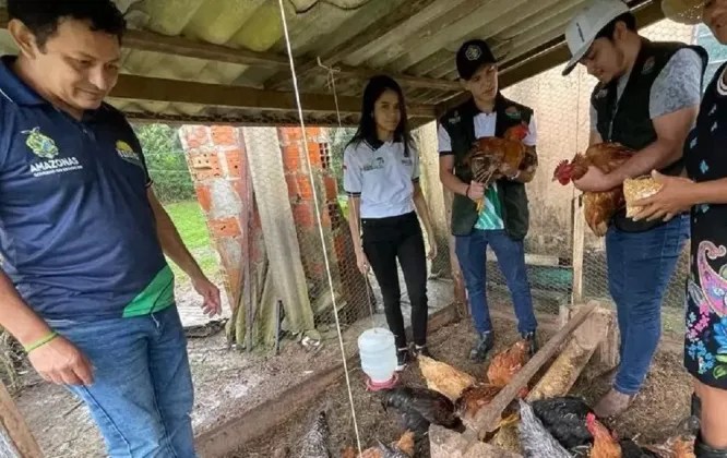 Produtores familiares são orientados sobre manejo adequado de aves durante a estiagem
