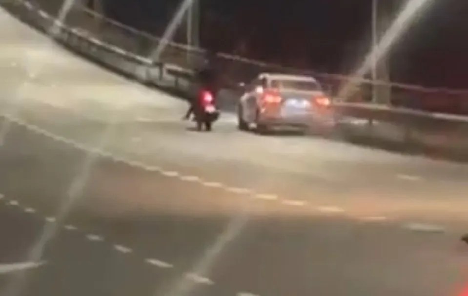 motorista de app sendo executado