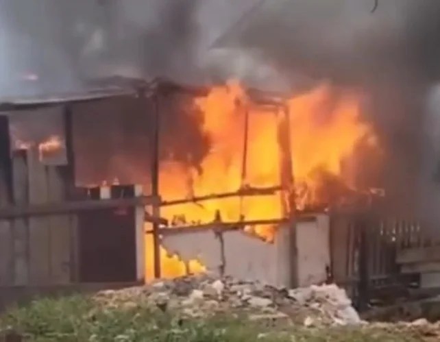 Incêndio destrói casa