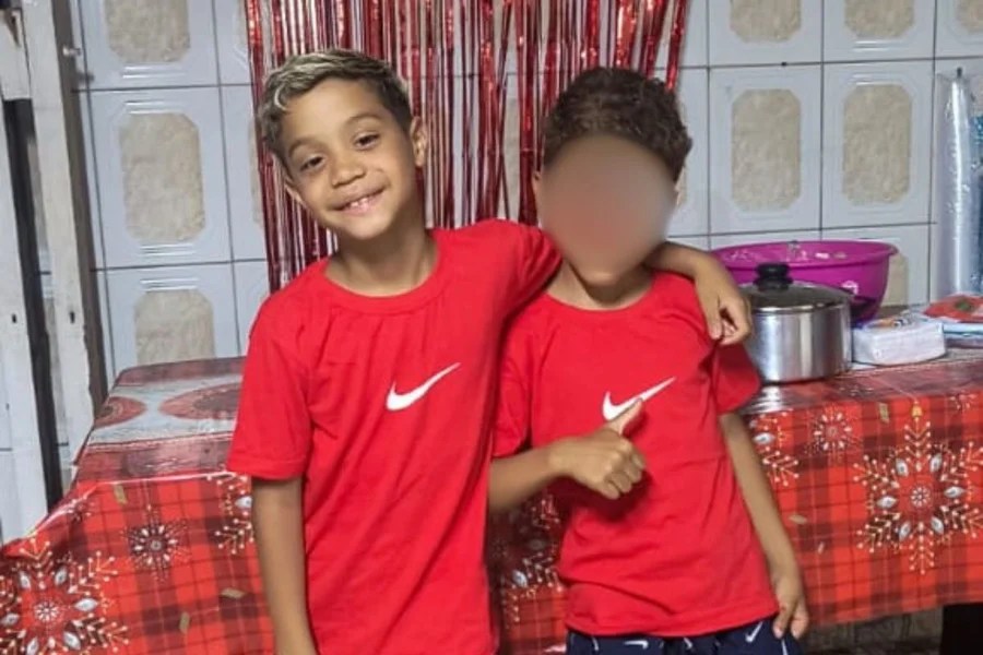 Menino morre ao comer chocolate envenenado