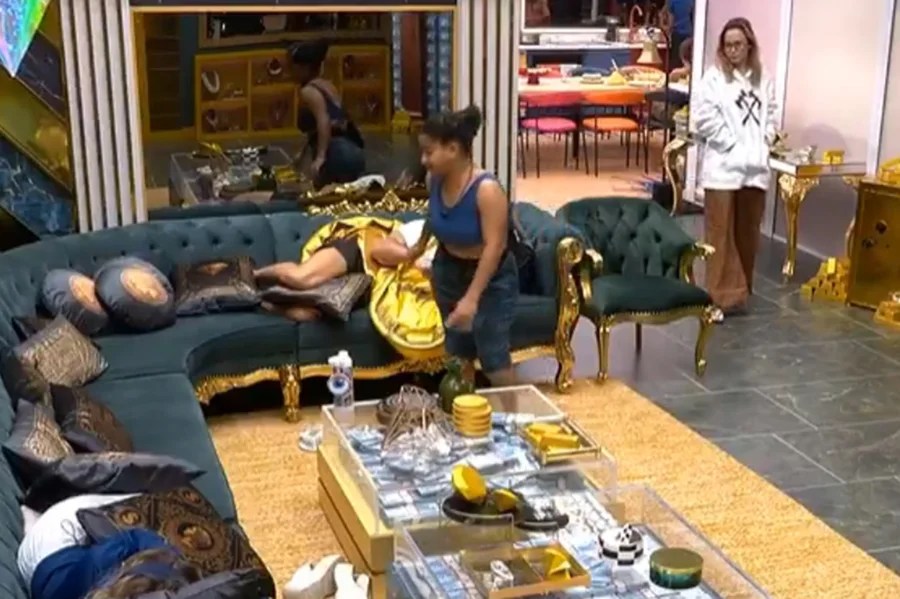 BBB 26: Milena peida no rosto de Jonas e gera polêmica. Veja o vídeo