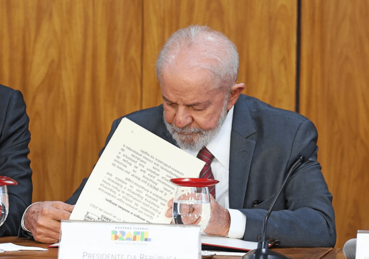 Lula veta lei que reconhece estágio