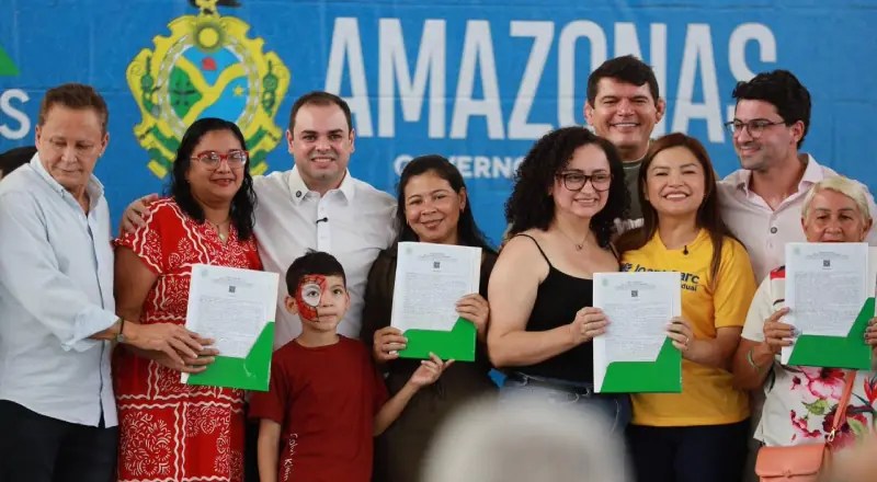 Governo do Amazonas entrega 800 títulos definitivos na zona norte