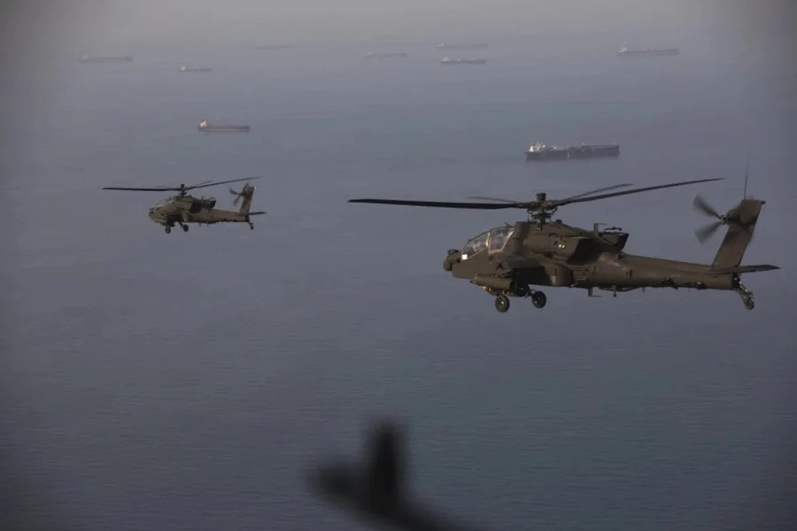 Helicóptero americano cai durante operação no Estreito de Ormuz
