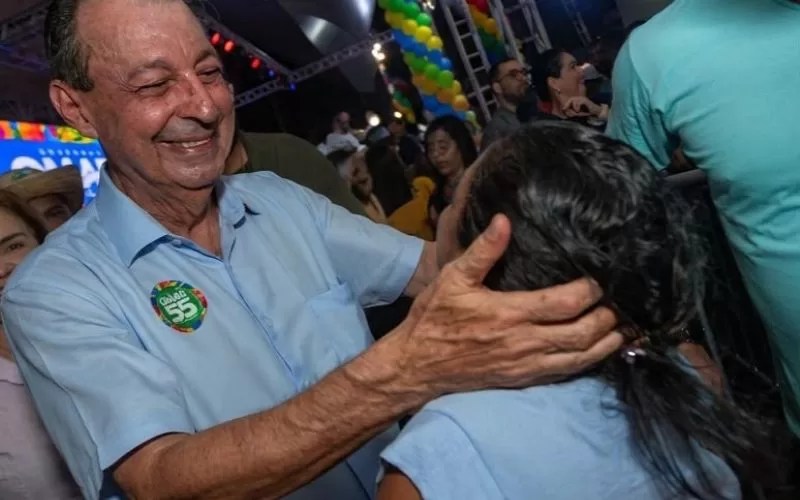 Nova pesquisa aponta que Omar Aziz chega à véspera do segundo turno com 60,6% dos votos válidos