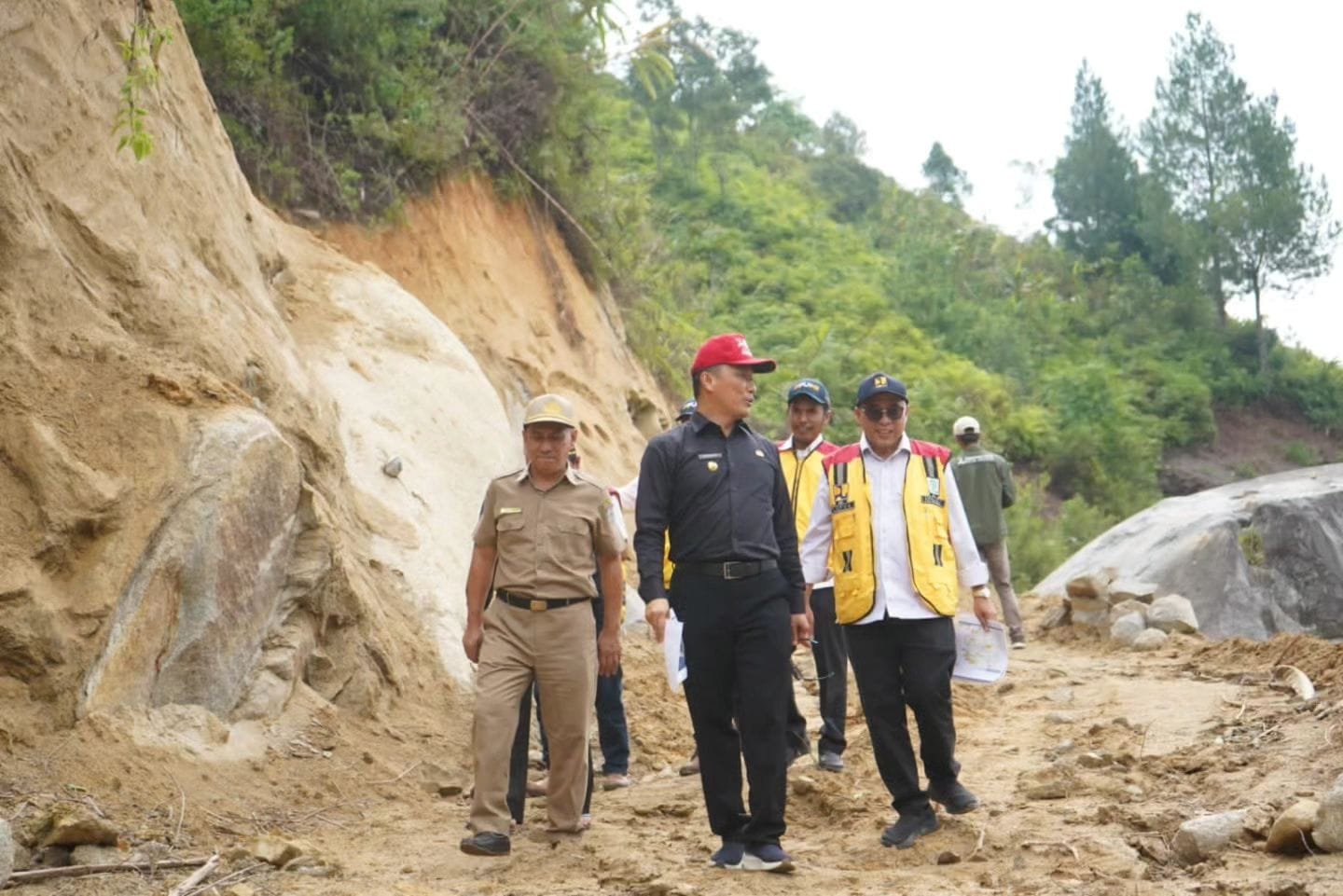 Jalan Mamuju-Mamasa