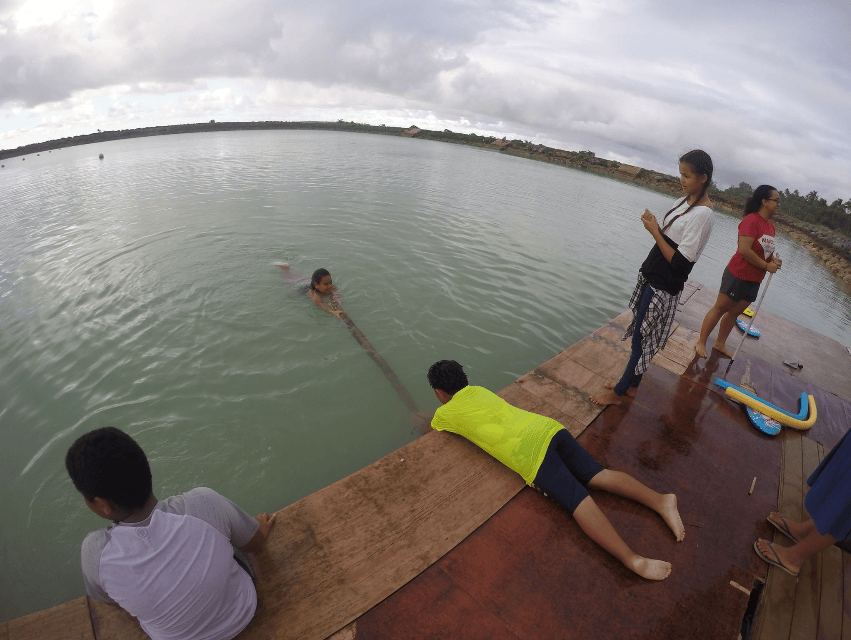 The kids practice reach rescues with Noelani supervising (Pic thanks to Pou Panuve)