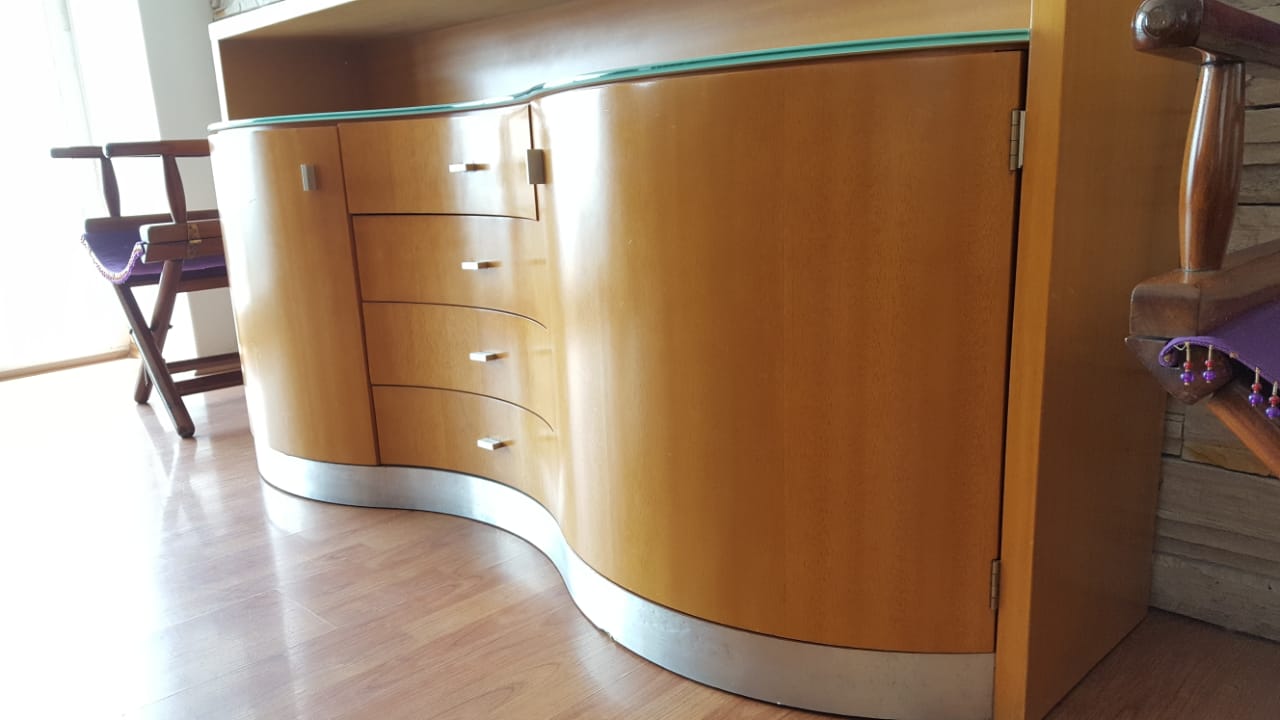 aluminio, vidrio, madera y curvas... ¿poooor?