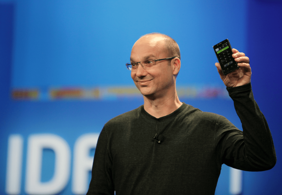 essential-smartphone-looking-battle-iphone-pixel