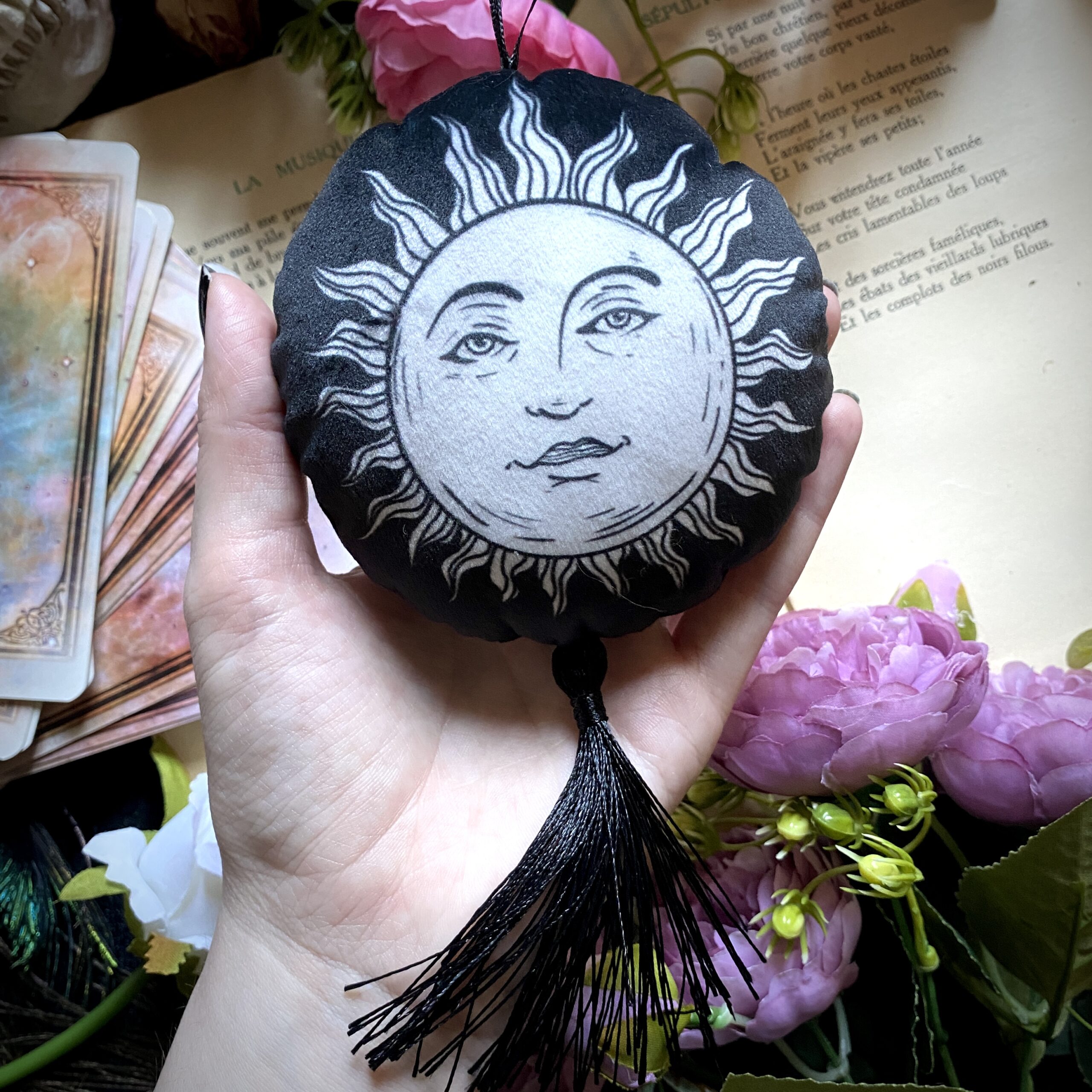 Soleil. Amulette en velours – Image 2