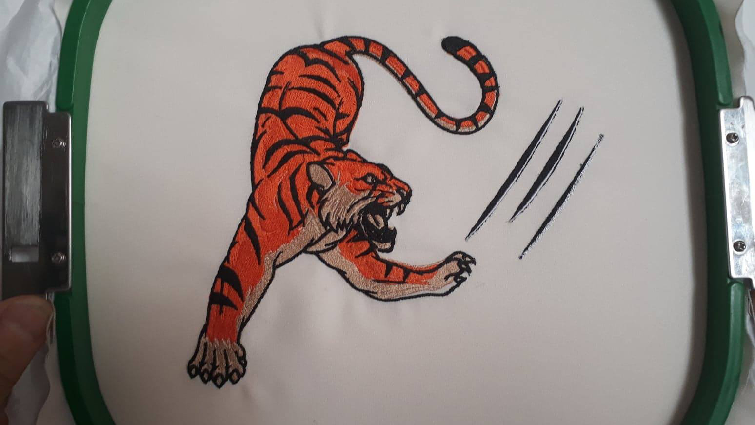 Manon Graphisme broderie tigre