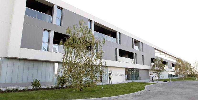 JARDINES DEL EDIFICIO DE CANTERA