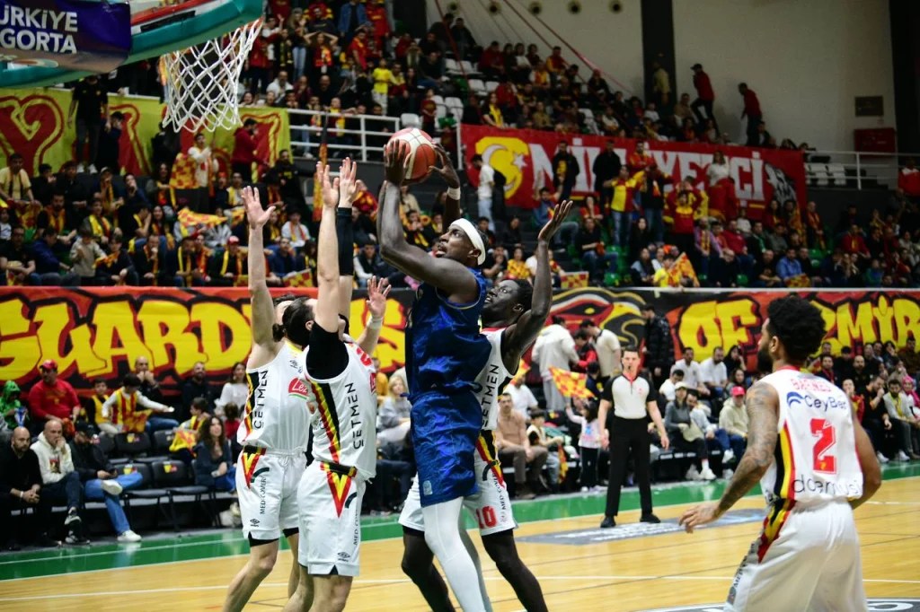 Çayırova Belediyesi Basketbolda Şampiyonluğa Koşuyor