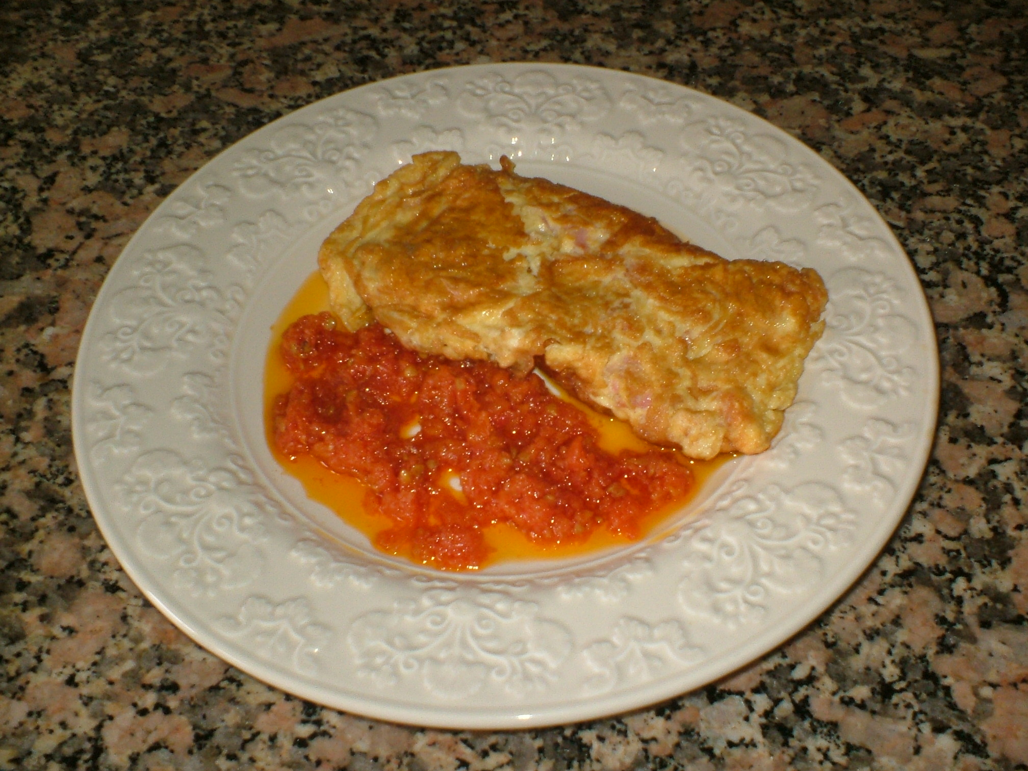 Tortilla francesa con tomate frito