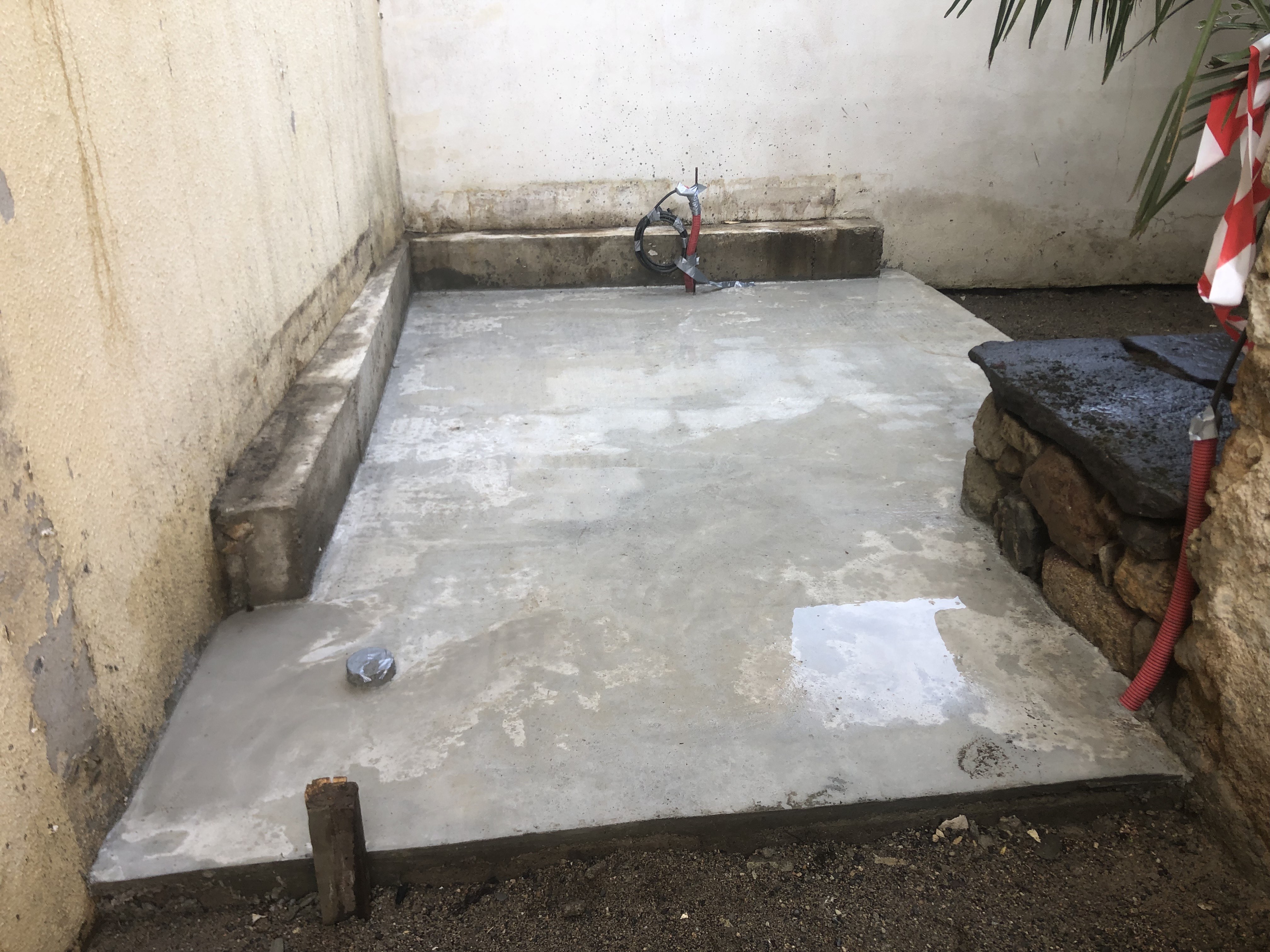 Entreprise artisanale basée à Randan (63), nous accompagnons particuliers et professionnels dans leurs projets de maçonnerie, piscines et aménagements extérieurs. Intervention à Randan, Clermont-Ferrand, Montluçon et alentours.