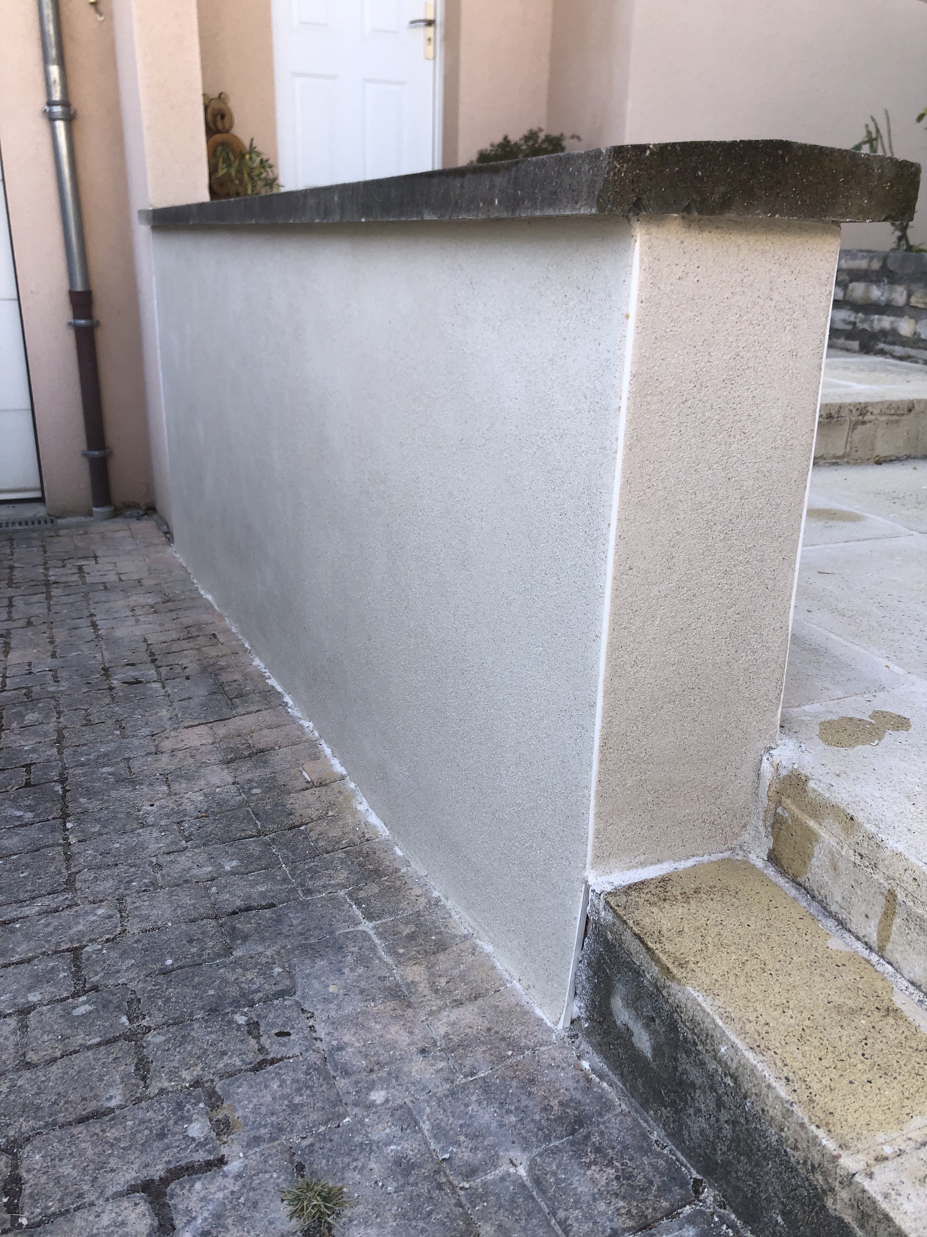Entreprise artisanale basée à Randan (63), nous accompagnons particuliers et professionnels dans leurs projets de maçonnerie, piscines et aménagements extérieurs. Intervention à Randan, Clermont-Ferrand, Montluçon et alentours.