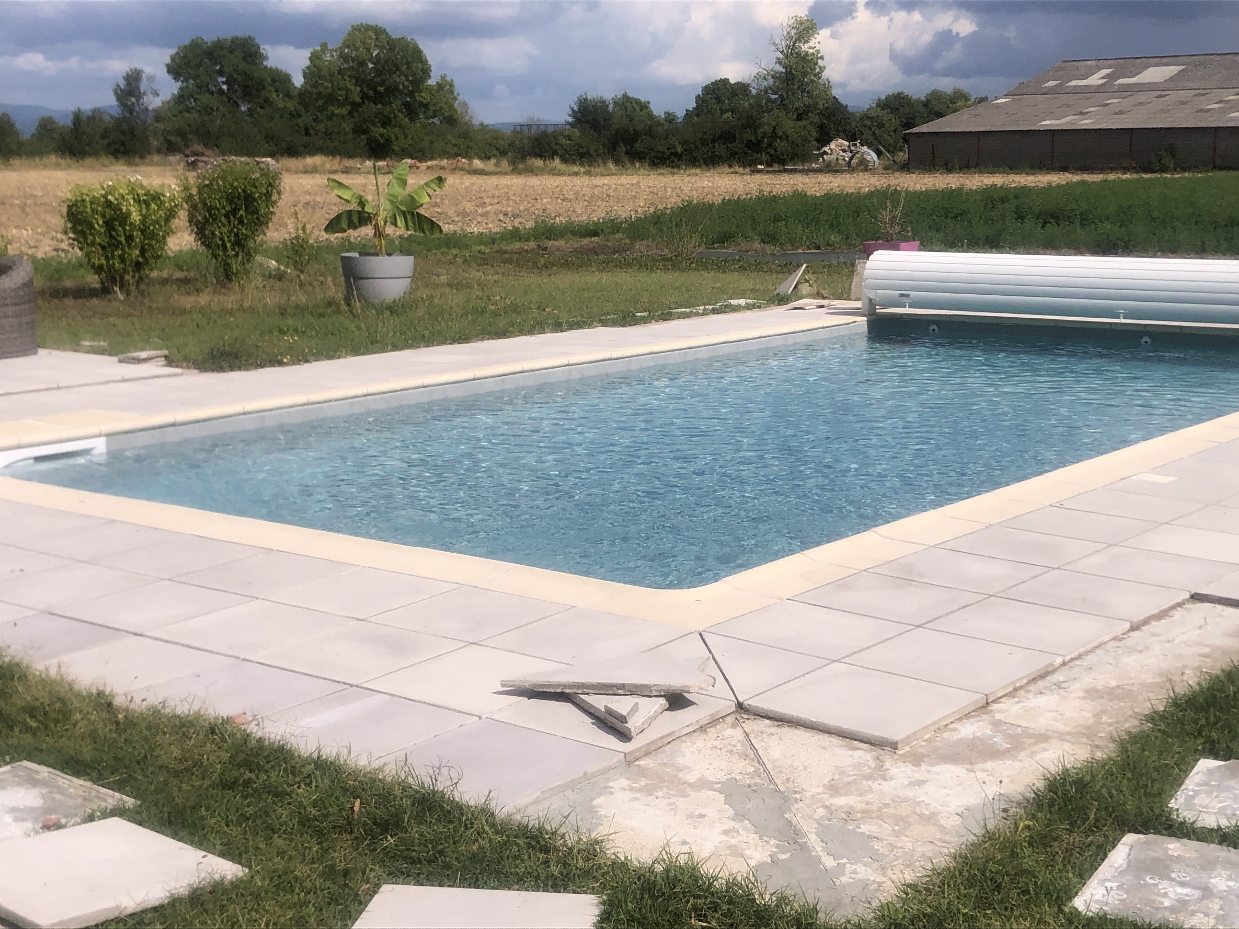 Entreprise artisanale basée à Randan (63), nous accompagnons particuliers et professionnels dans leurs projets de maçonnerie, piscines et aménagements extérieurs. Intervention à Randan, Clermont-Ferrand, Montluçon et alentours.