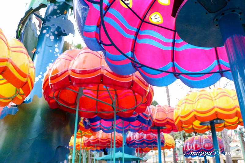 アトラクション】開放感あるジャンピン・ジェリーフィッシュ