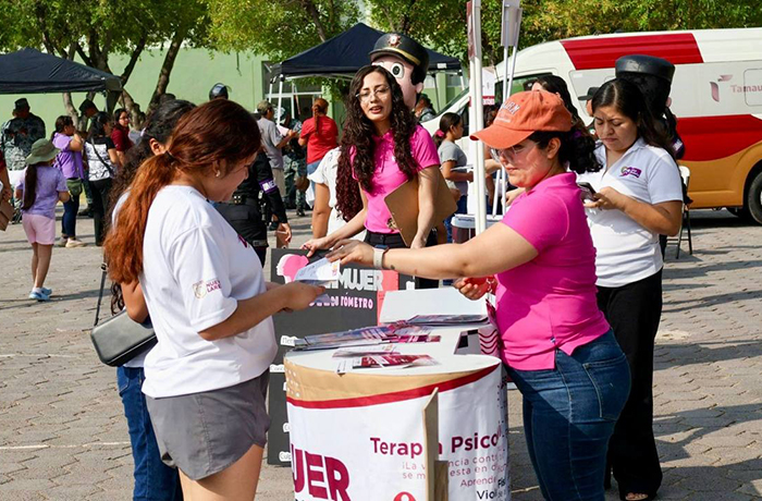 Acerca DIF servicios a familias durante Paseo Dominical