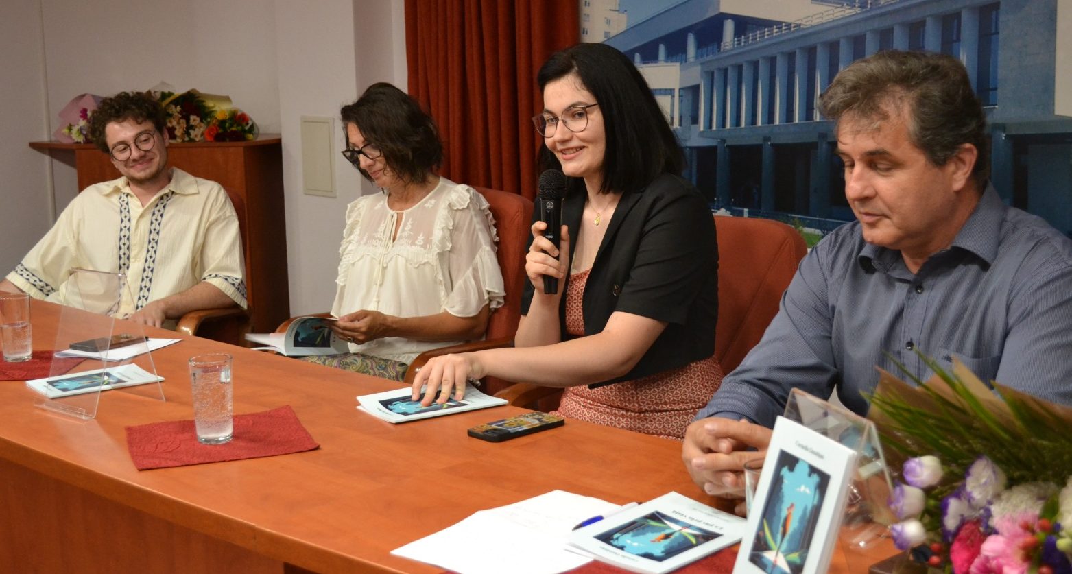 Debut literar la Baia Mare. Cornelia Ciocotișan și-a lansat volumul de poezie „La pas prin viață”