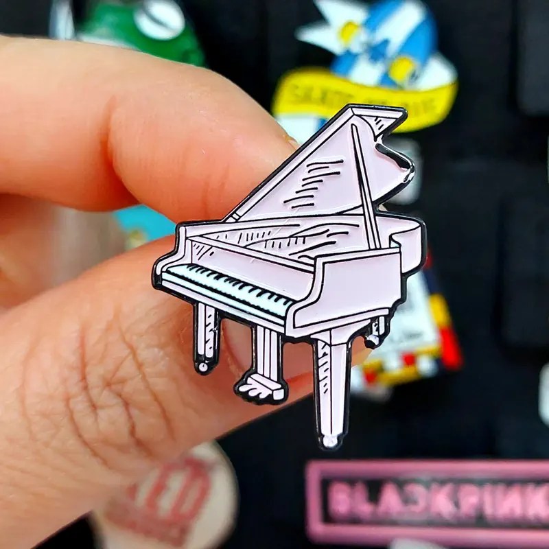 Pin Metálico Piano Rosa