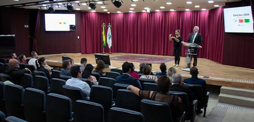 Em reunião com os partidos, TRE-PR lança campanha “Eleições 2024 no Caminho da Paz”