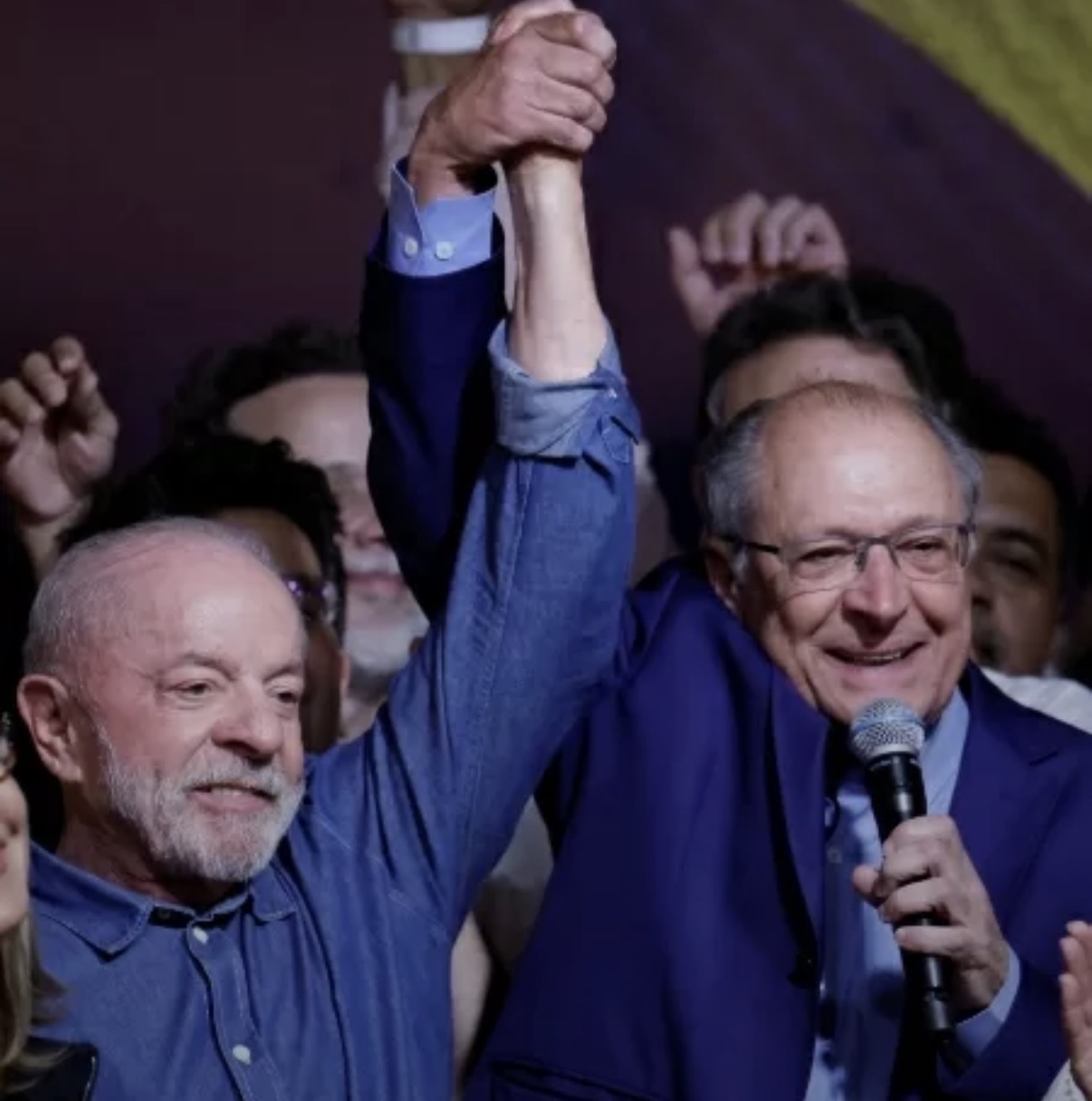 Em virada histórica, Lula derrota Flávio Bolsonaro e chega ao quarto mandato como presidente