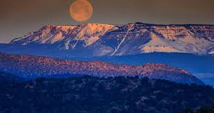 अटल रूप से प्रसन्न परमेश्वर