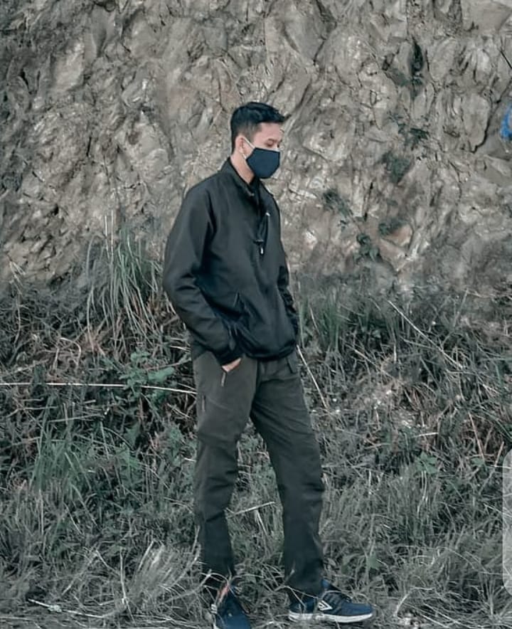 Puisi tentang Lara Sajak Puisi Marhatahata :