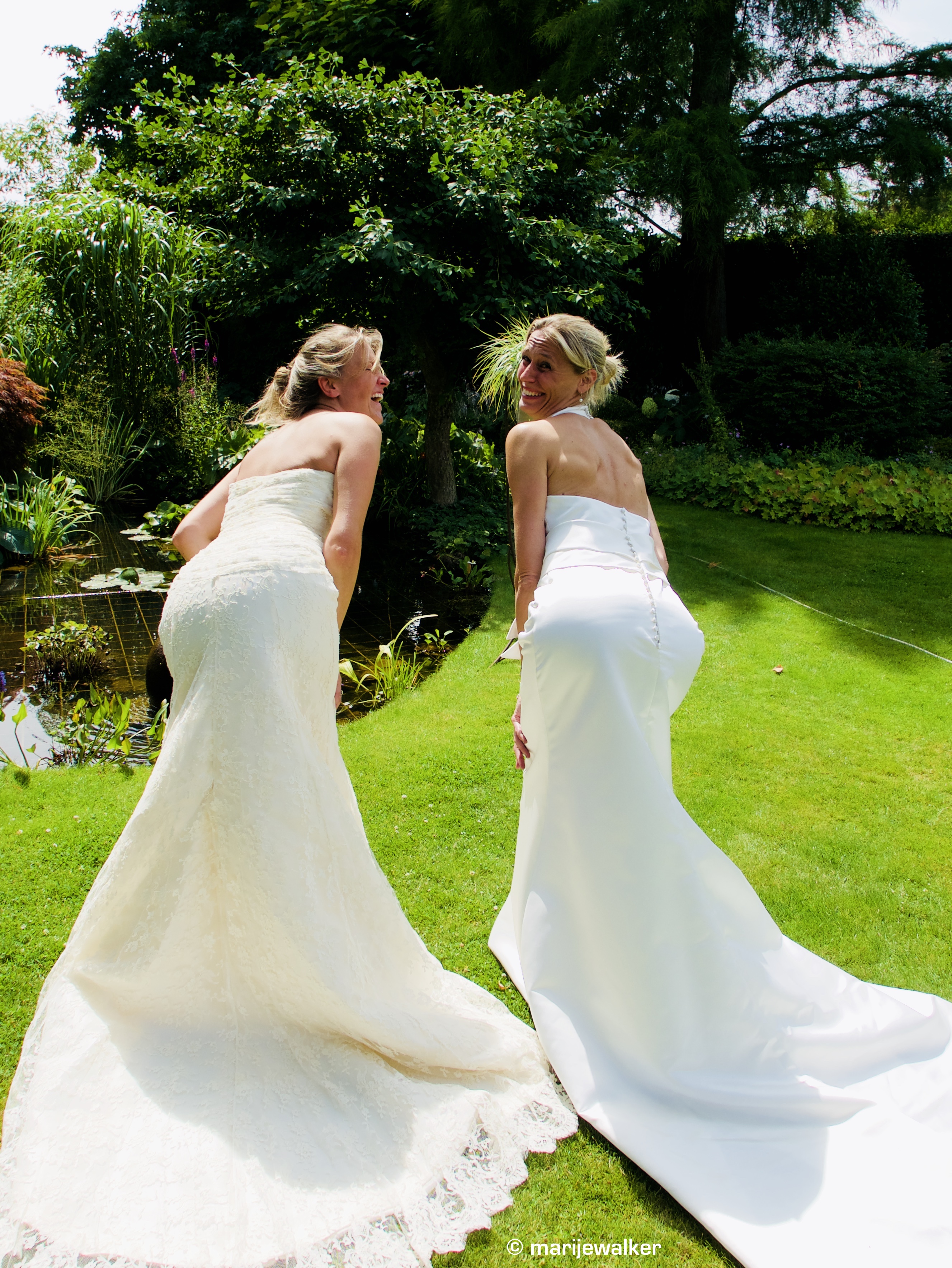 2dresses - 2 girlfriends - 200%fun