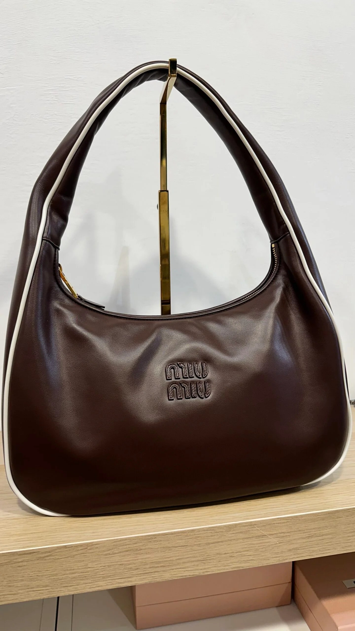 MIU MIU Wander in pelle color Radica e Bianco — DelixGo Luxury Bags