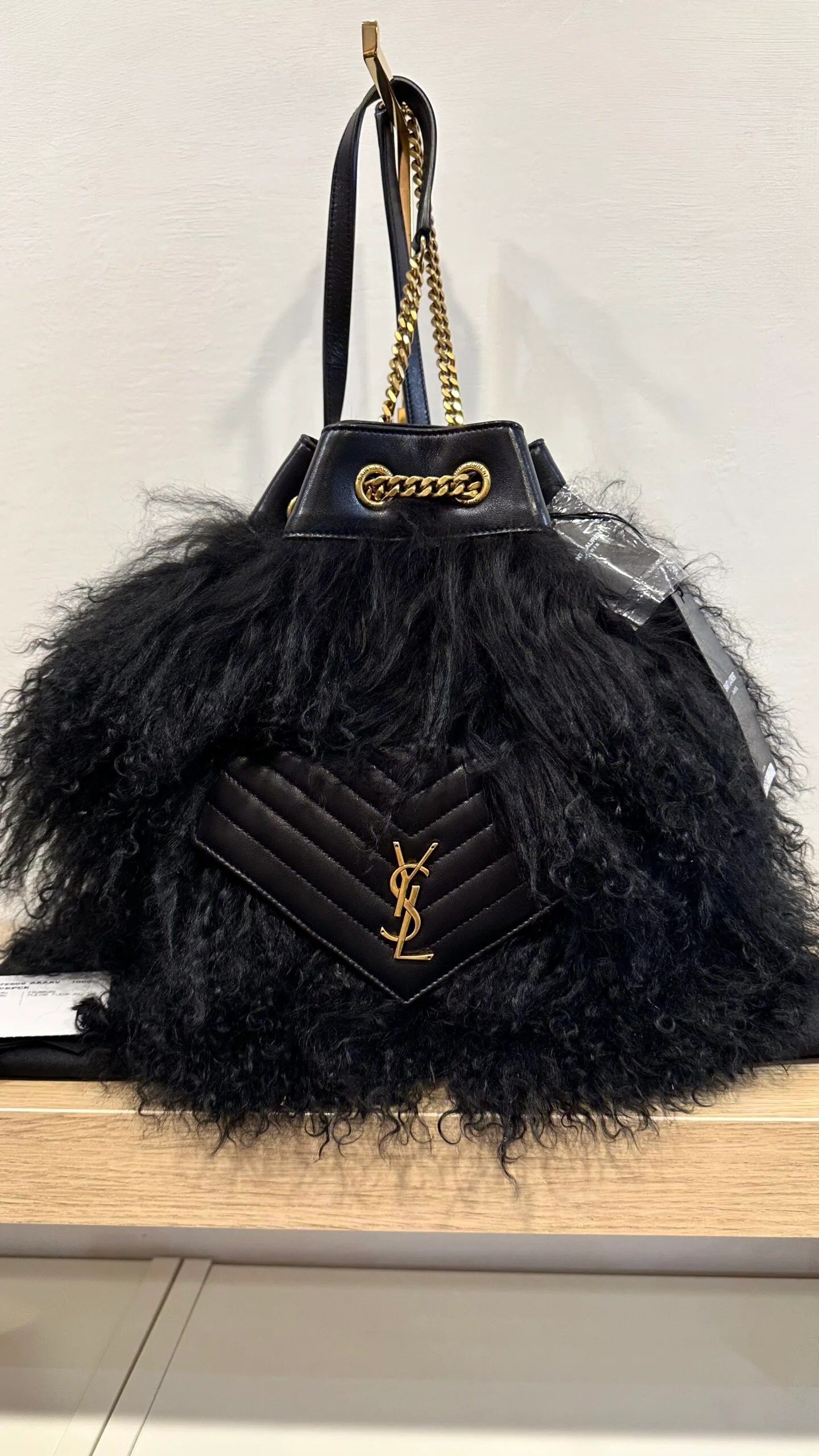 SAINT LAURENT Backpack YSL in pelle e pelo di montone Mongolia nero — DelixGo Luxury Bags